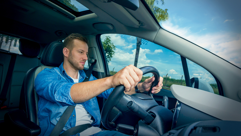 Como analisa Sérgio Bento De Araújo, a inovação na tecnologia automotiva tem diminuído o esforço ao volante e elevado o conforto ao dirigir.