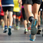 Corrida de rua com segurança: Márcio Velho da Silva explica por que aquecimento e desaquecimento são essenciais para evitar lesões.