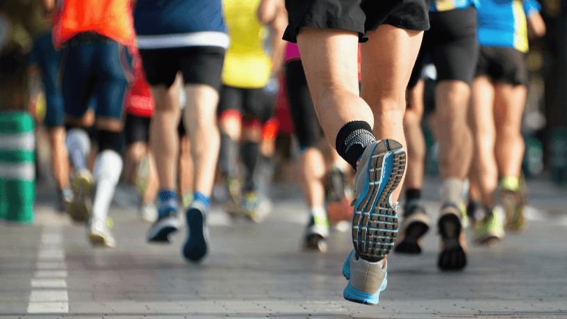 Corrida de rua com segurança: Márcio Velho da Silva explica por que aquecimento e desaquecimento são essenciais para evitar lesões.